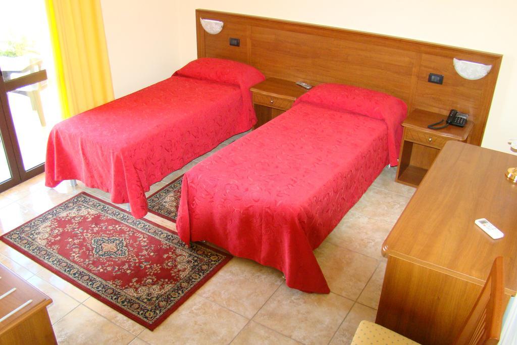 Hotel Ristorante111 Виллапьяна Номер фото