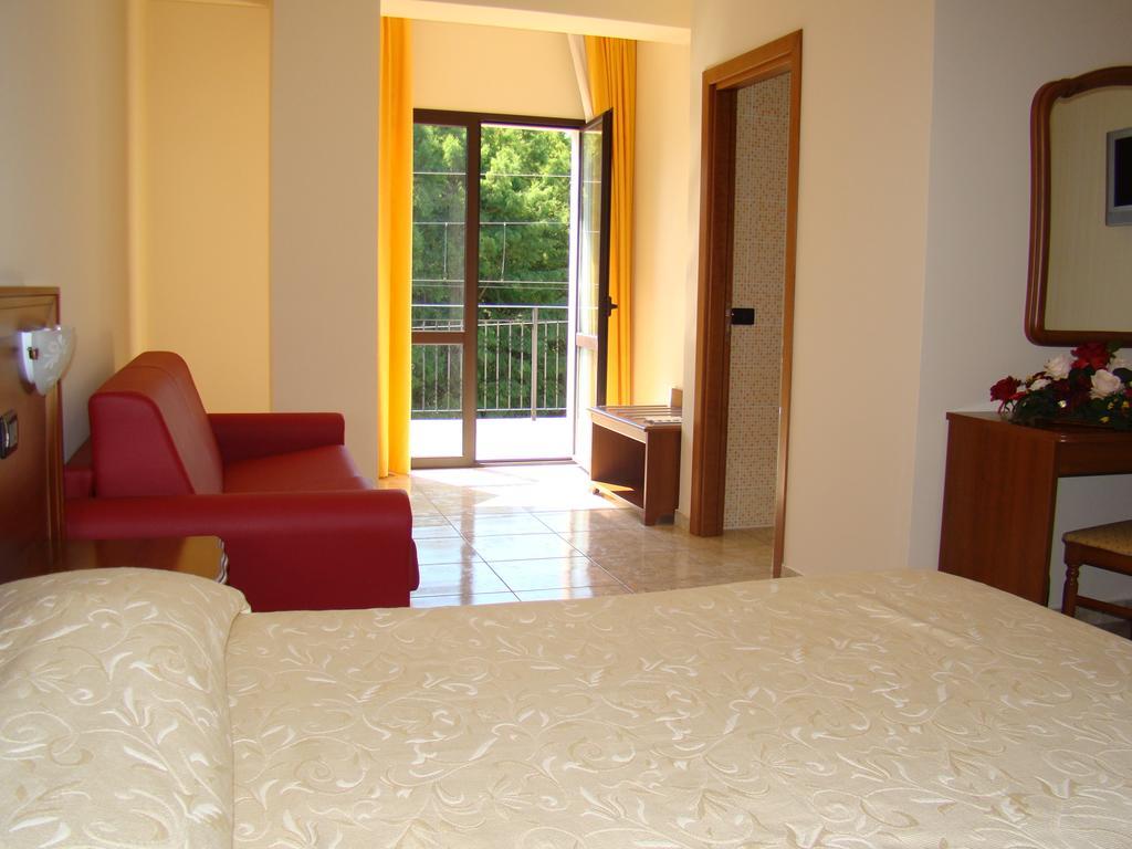 Hotel Ristorante111 Виллапьяна Номер фото
